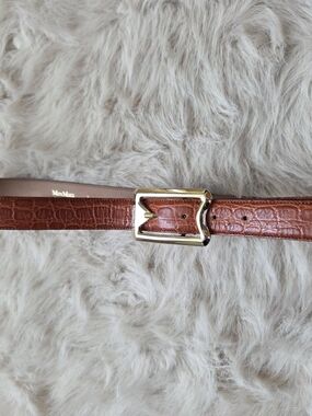 Max Mara Wome Brown Croc-Embossed Leather Belt with Gold Buckle